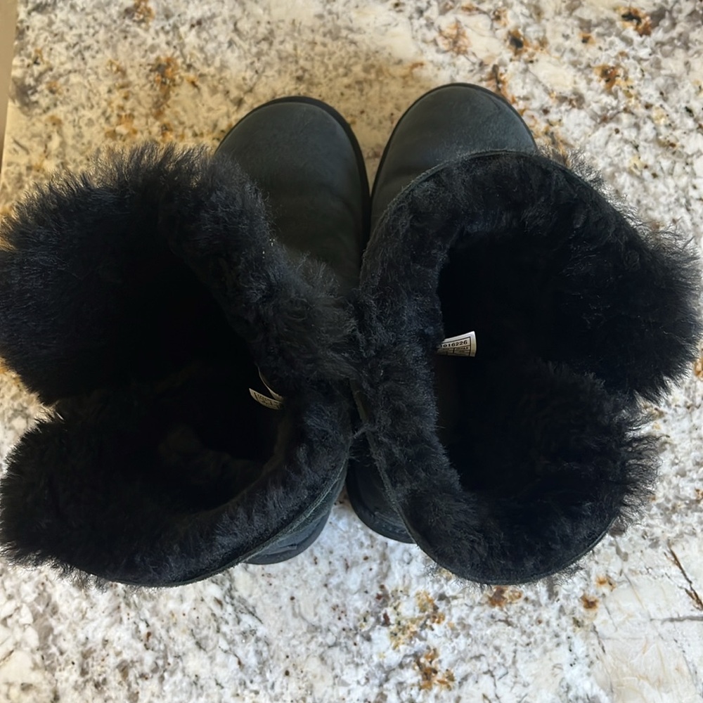 Bailey Button Uggs size 9 black - Picture 7 of 8